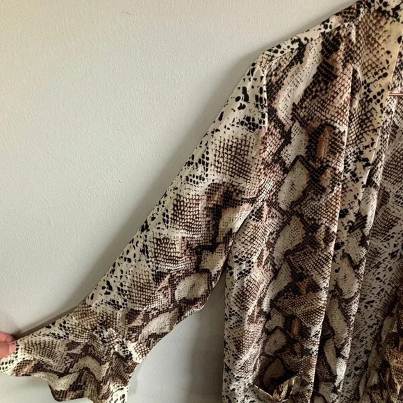Hummingbird Womens Animal Print Long Sleeve Kimono Light Brown Size Medium-Large - Picture 11 of 13